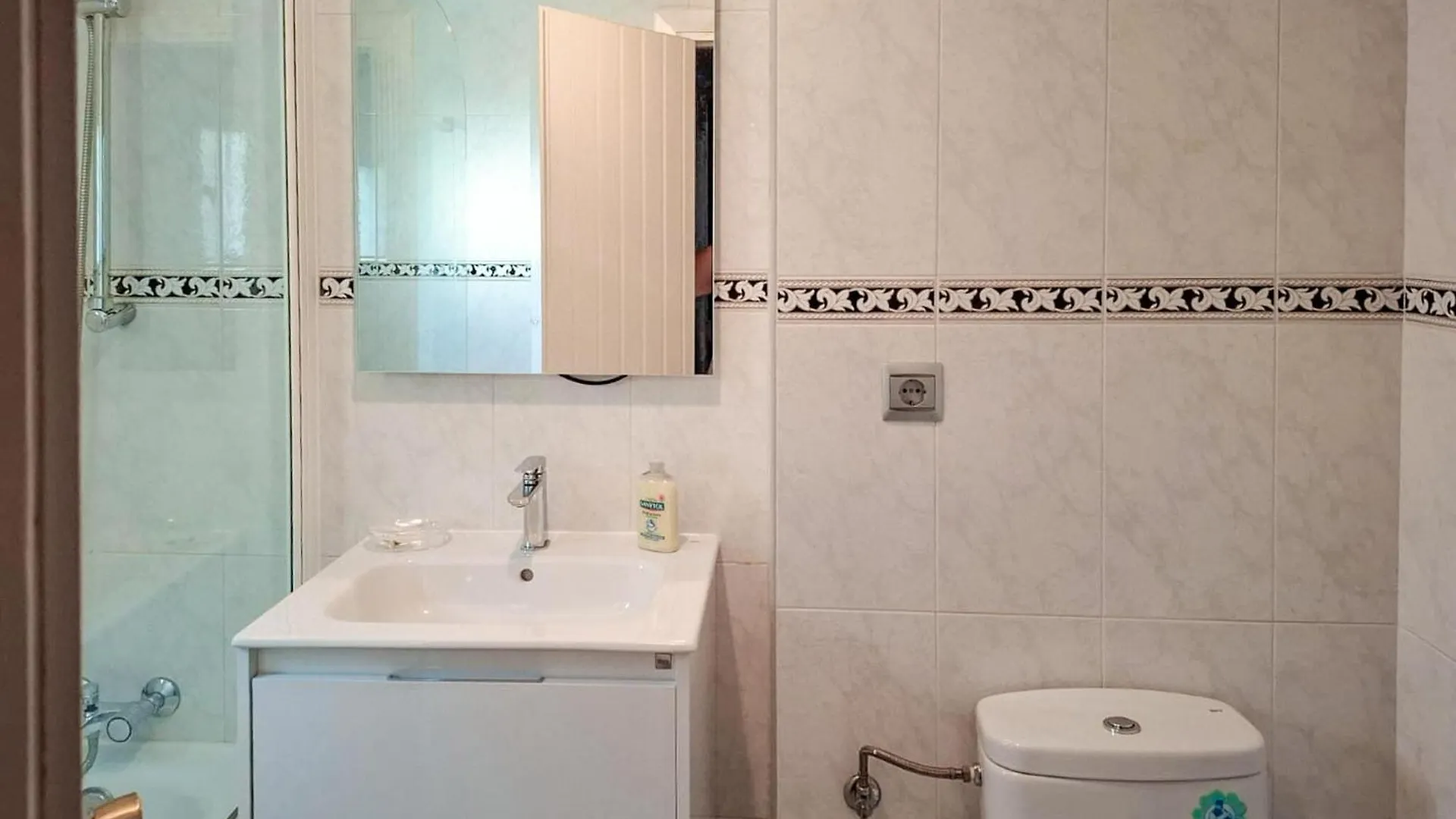Cozy Apartment In Torremolinos With Wifi